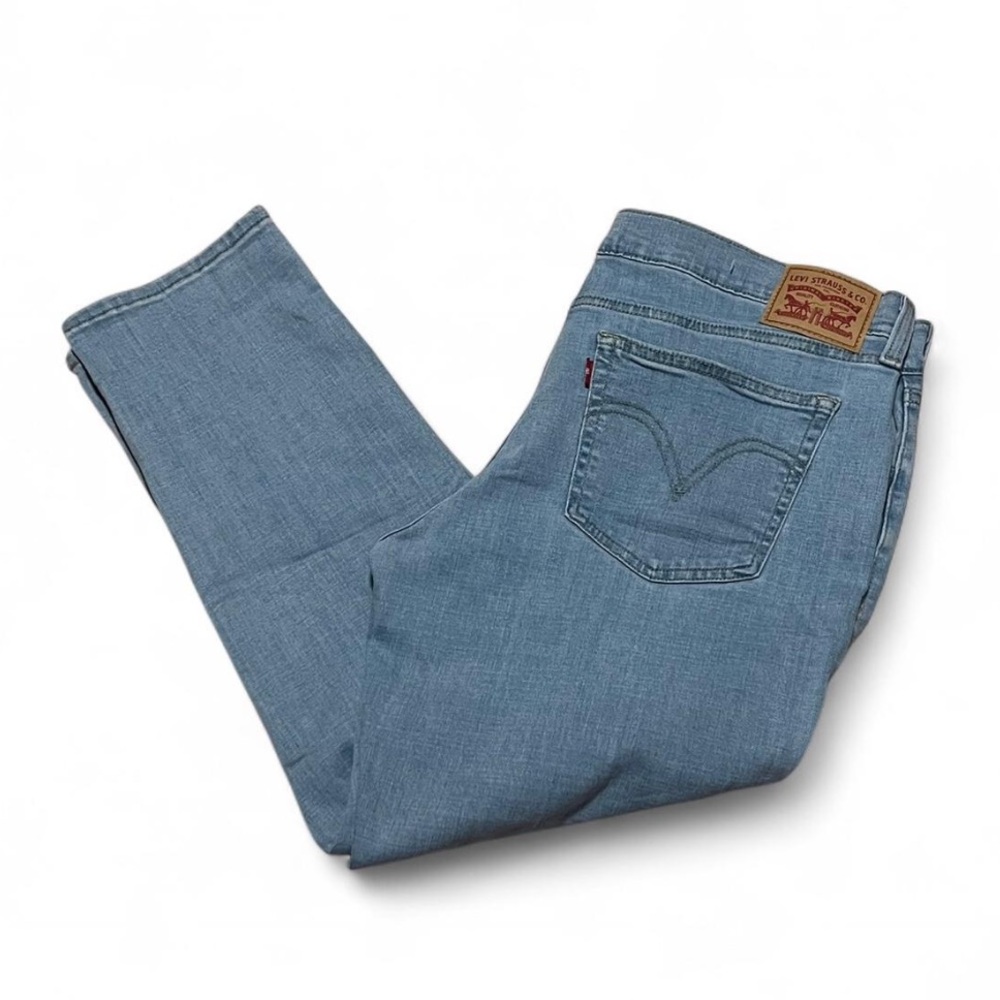 NWT Levi’s Boyfriend Jeans Size W31/L27 Light Wash Mid Rise Relaxed Tapered Fit